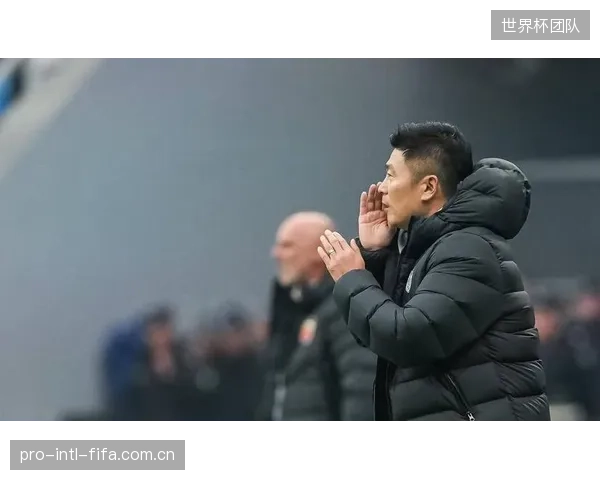 大连英博客场防守脆弱,李国旭的防线组织面临严峻考验。 大连英博客场防守脆弱,李国旭的防线组织面临严峻考验。